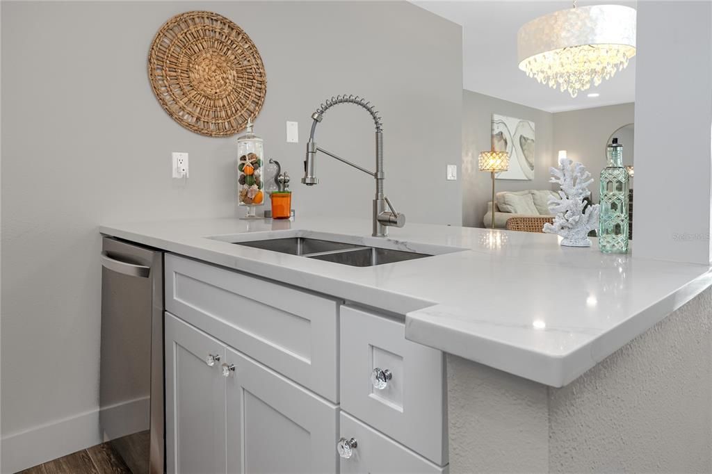 En Venta: $479,900 (2 camas, 2 baños, 915 Pies cuadrados)