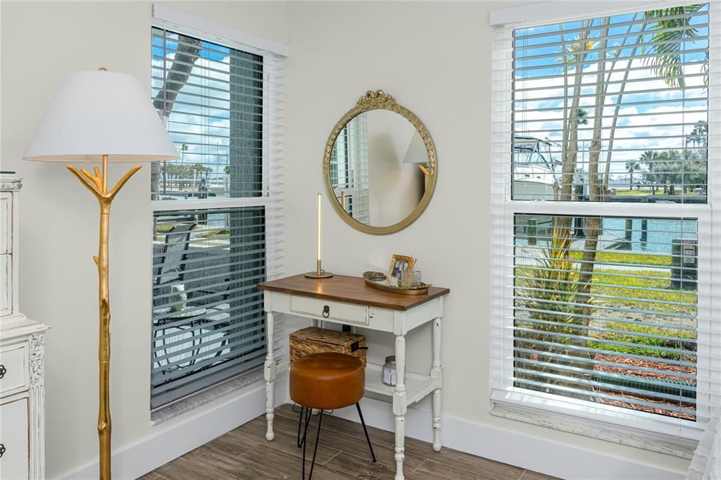 En Venta: $479,900 (2 camas, 2 baños, 915 Pies cuadrados)