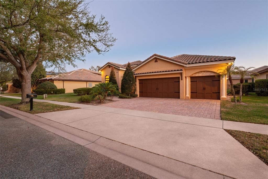 Active With Contract: $975,000 (4 beds, 3 baths, 3030 Square Feet)