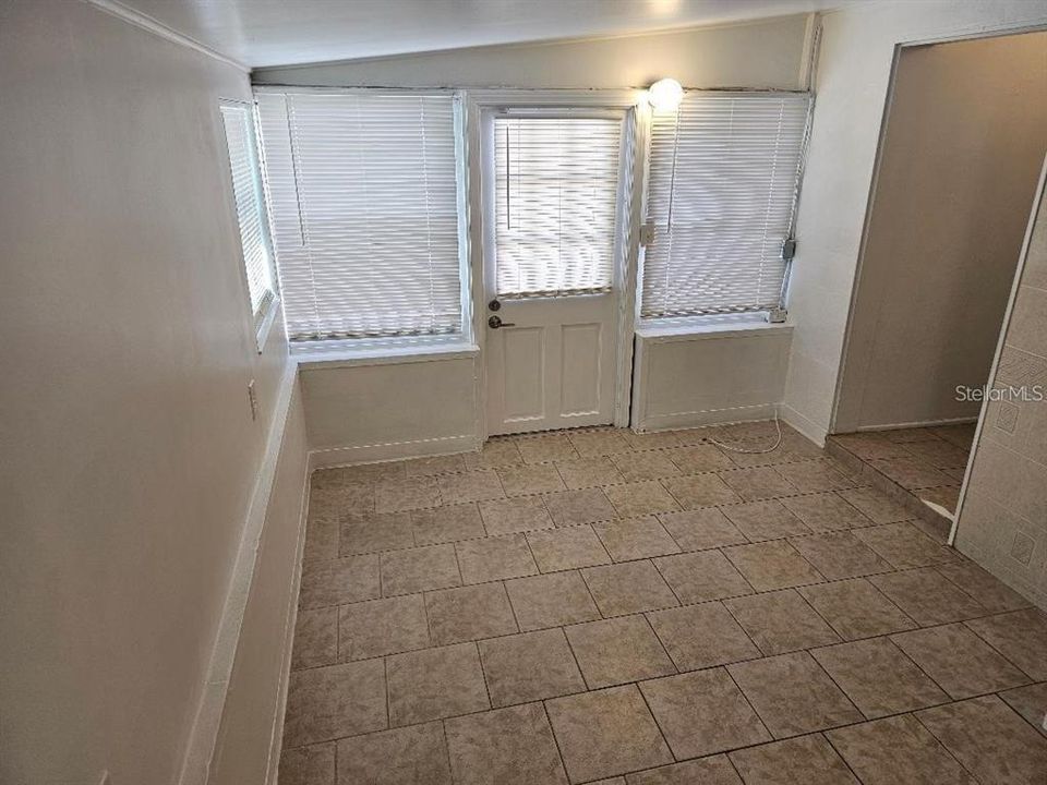 В аренду: $1,400 (1 спален, 1 ванн, 500 Квадратных фут)