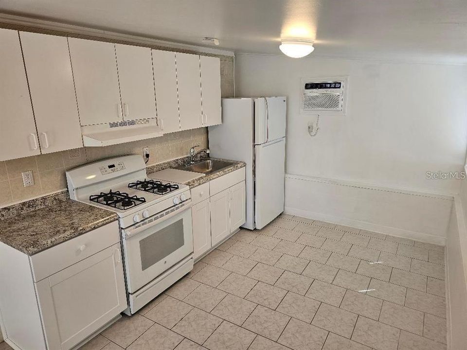 В аренду: $1,400 (1 спален, 1 ванн, 500 Квадратных фут)