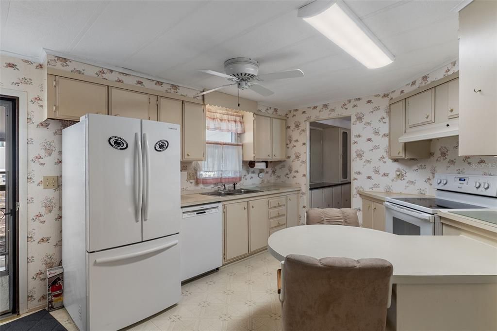 На продажу: $149,900 (2 спален, 2 ванн, 960 Квадратных фут)