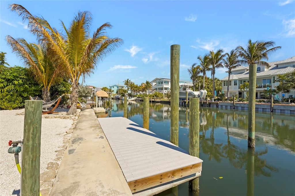 Activo con contrato: $2,995,000 (4 camas, 4 baños, 2606 Pies cuadrados)