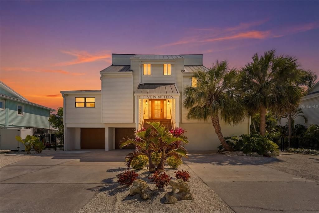 Activo con contrato: $2,995,000 (4 camas, 4 baños, 2606 Pies cuadrados)