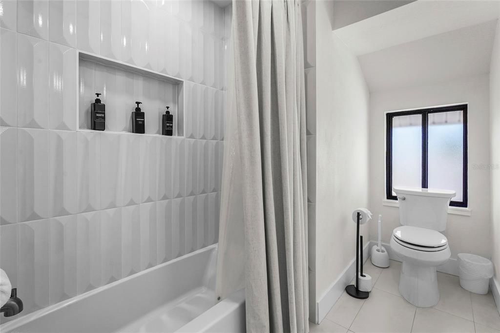 Activo con contrato: $2,995,000 (4 camas, 4 baños, 2606 Pies cuadrados)