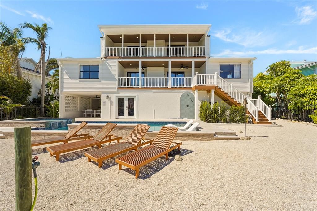 Activo con contrato: $2,995,000 (4 camas, 4 baños, 2606 Pies cuadrados)
