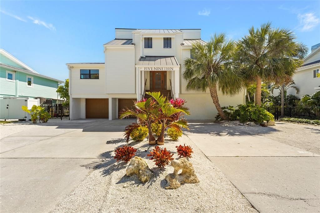 Activo con contrato: $2,995,000 (4 camas, 4 baños, 2606 Pies cuadrados)