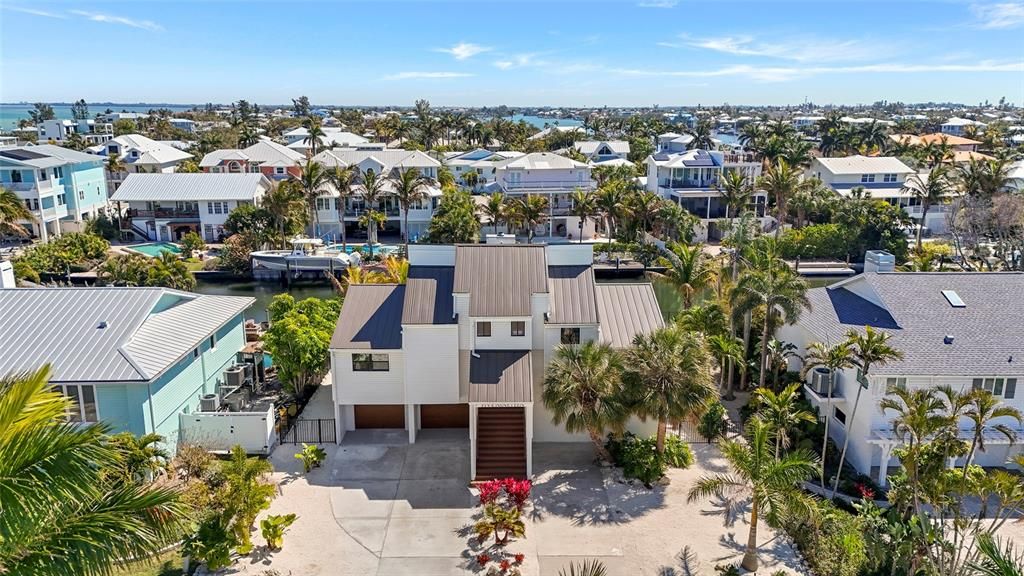 Activo con contrato: $2,995,000 (4 camas, 4 baños, 2606 Pies cuadrados)