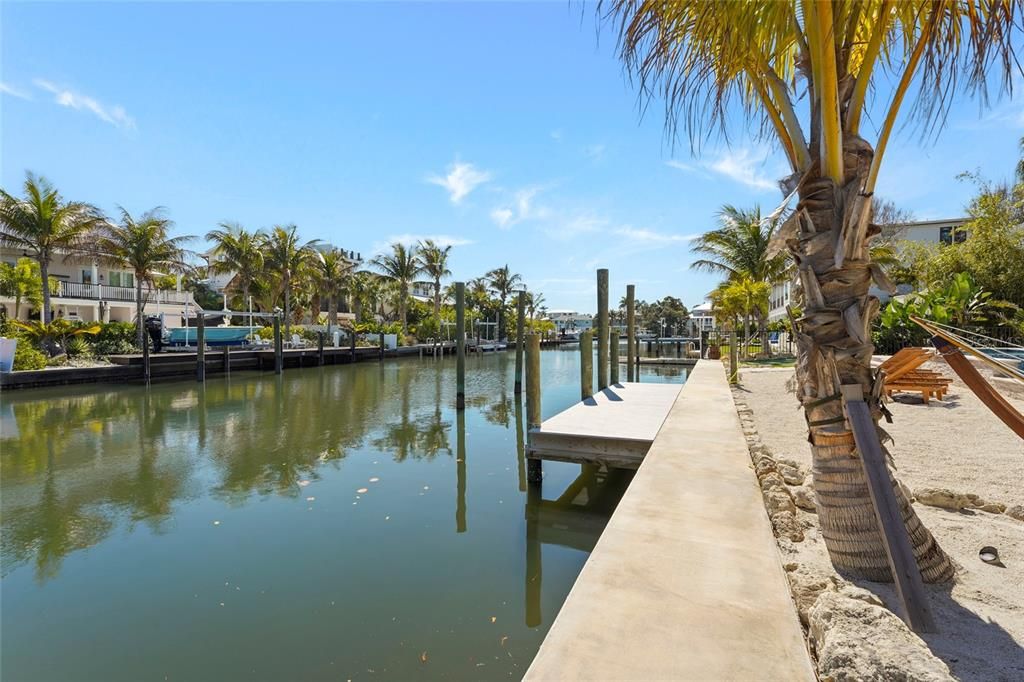 Activo con contrato: $2,995,000 (4 camas, 4 baños, 2606 Pies cuadrados)
