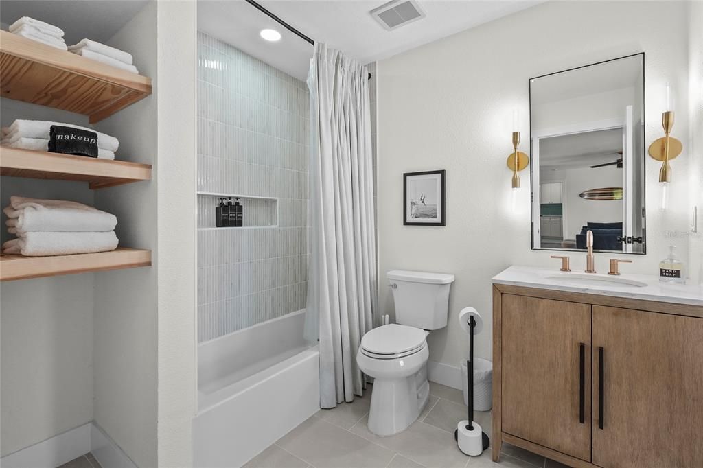 Activo con contrato: $2,995,000 (4 camas, 4 baños, 2606 Pies cuadrados)