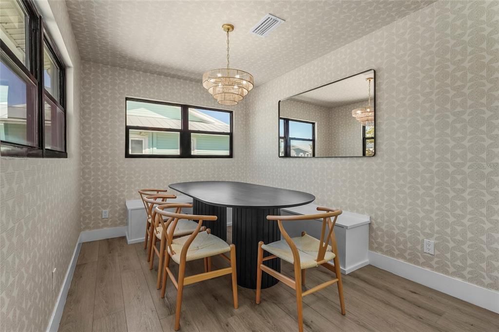 Activo con contrato: $2,995,000 (4 camas, 4 baños, 2606 Pies cuadrados)