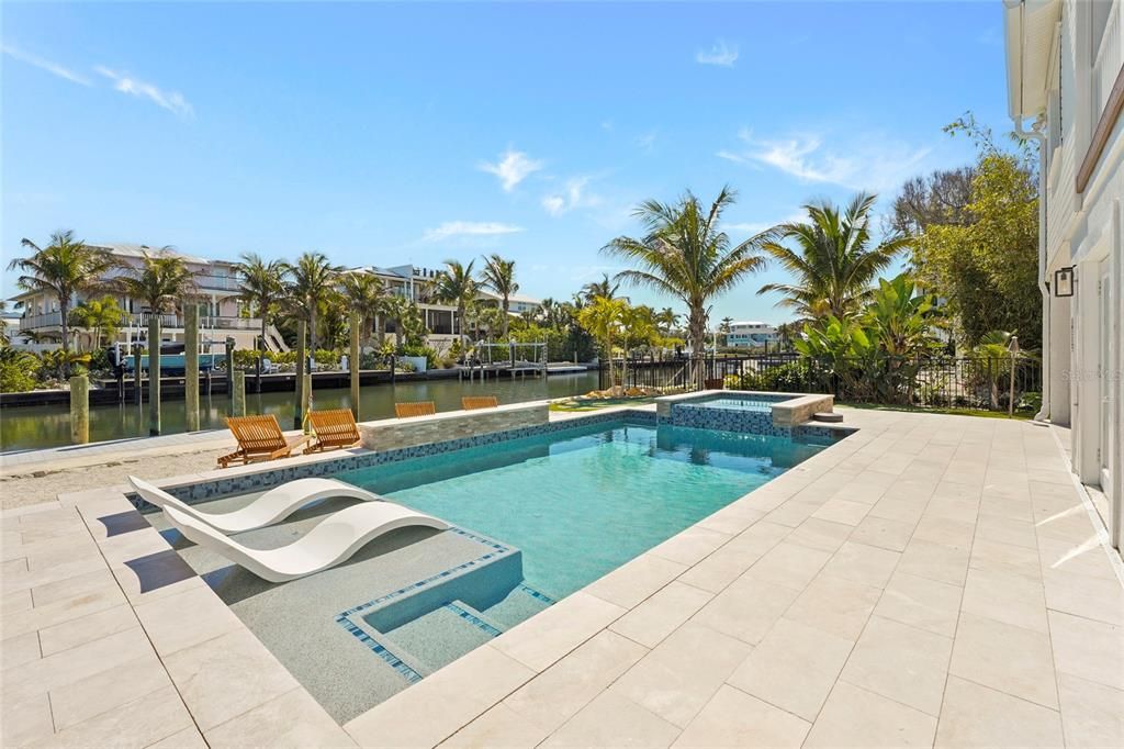 Activo con contrato: $2,995,000 (4 camas, 4 baños, 2606 Pies cuadrados)