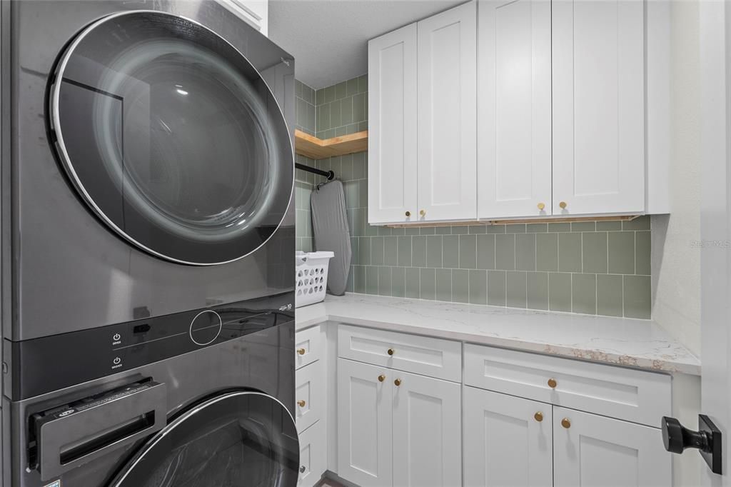Activo con contrato: $2,995,000 (4 camas, 4 baños, 2606 Pies cuadrados)
