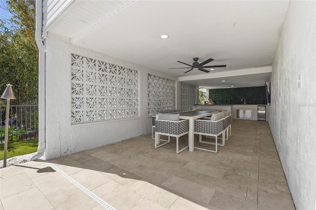 Activo con contrato: $2,995,000 (4 camas, 4 baños, 2606 Pies cuadrados)