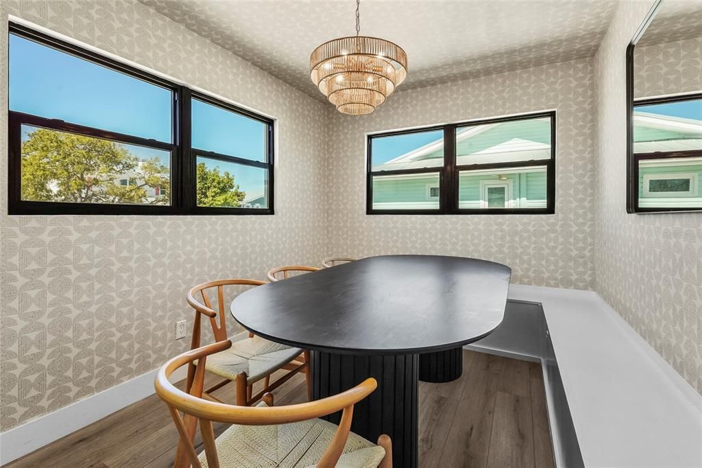 Activo con contrato: $2,995,000 (4 camas, 4 baños, 2606 Pies cuadrados)