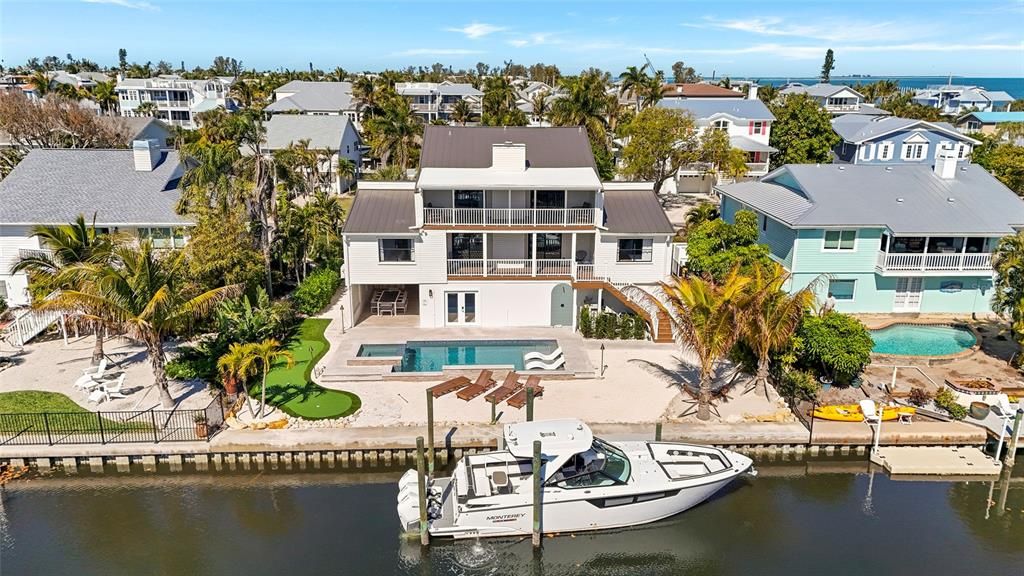 Activo con contrato: $2,995,000 (4 camas, 4 baños, 2606 Pies cuadrados)