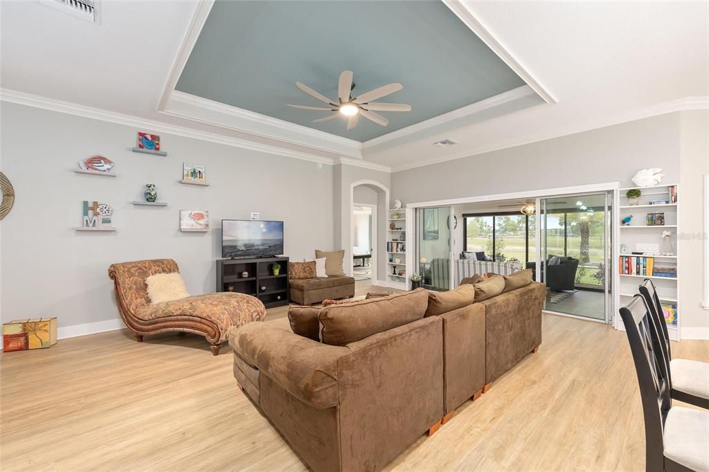 En Venta: $679,900 (3 camas, 2 baños, 1994 Pies cuadrados)