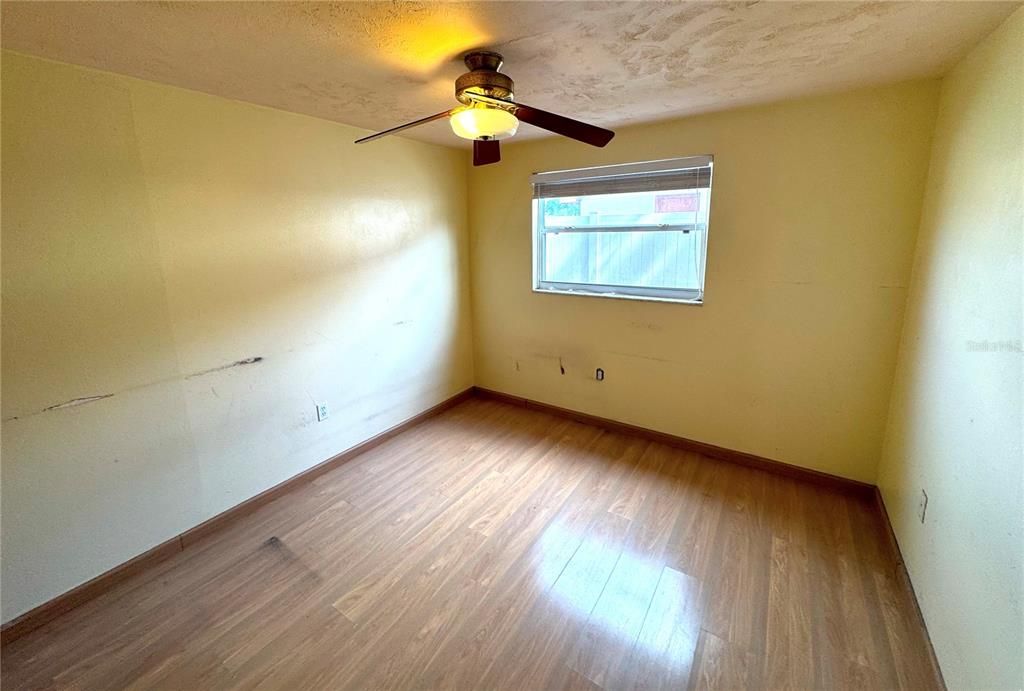 En Venta: $265,000 (4 camas, 2 baños, 1660 Pies cuadrados)