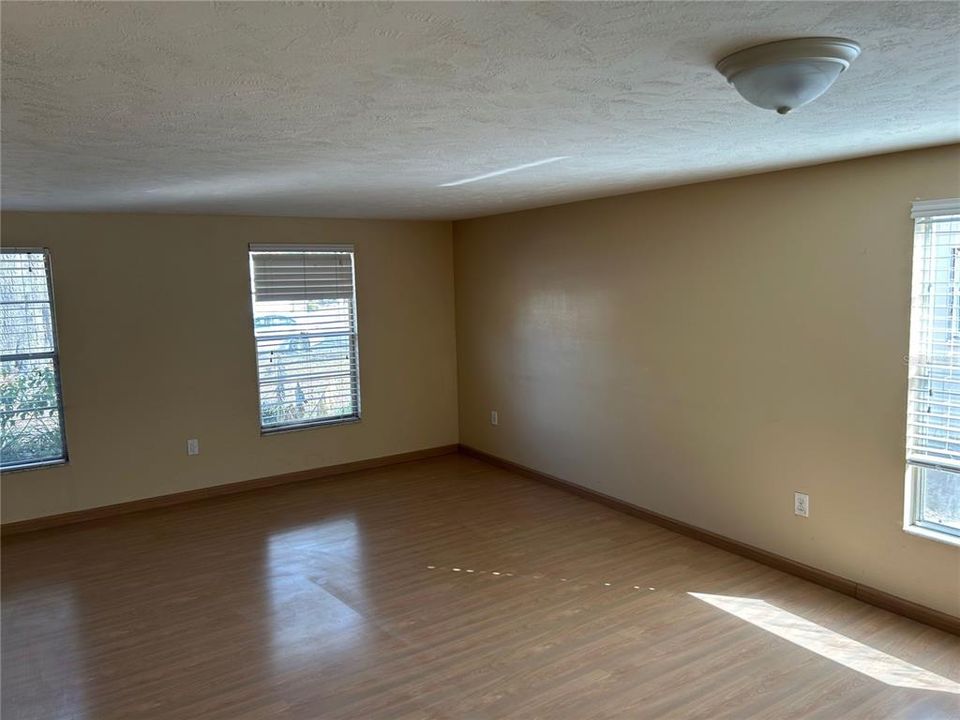 En Venta: $265,000 (4 camas, 2 baños, 1660 Pies cuadrados)