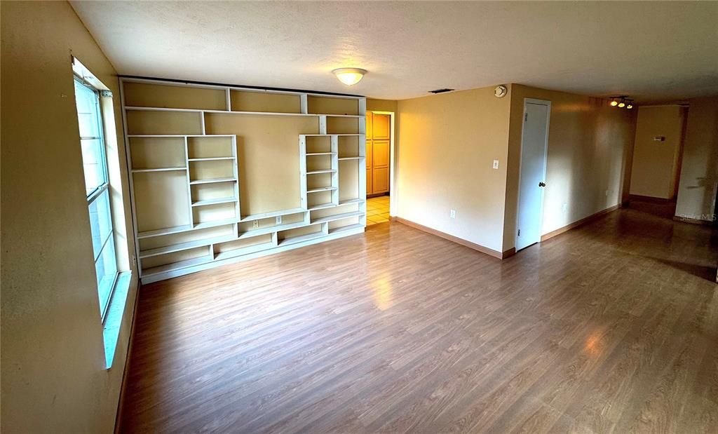 En Venta: $265,000 (4 camas, 2 baños, 1660 Pies cuadrados)