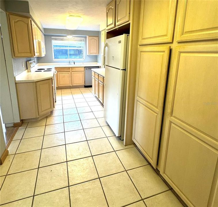 En Venta: $265,000 (4 camas, 2 baños, 1660 Pies cuadrados)