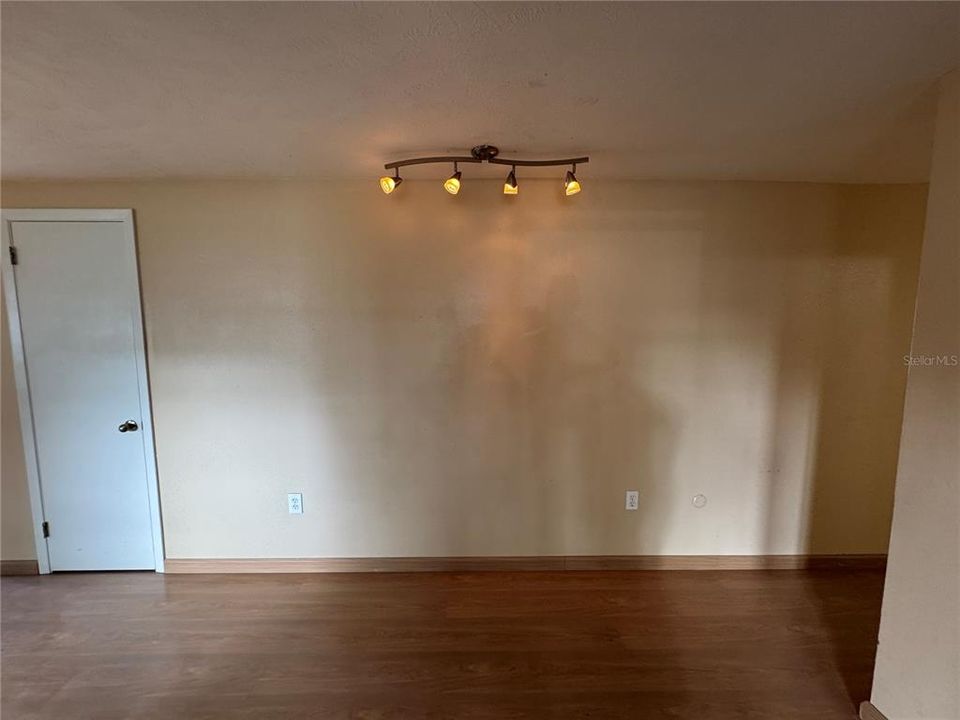 En Venta: $265,000 (4 camas, 2 baños, 1660 Pies cuadrados)