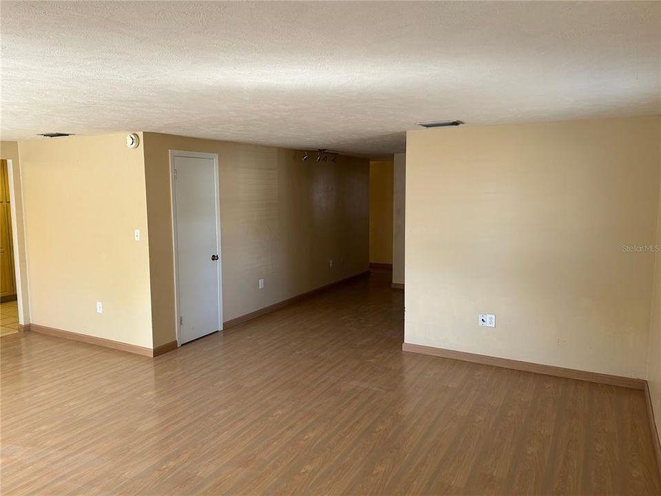 En Venta: $265,000 (4 camas, 2 baños, 1660 Pies cuadrados)