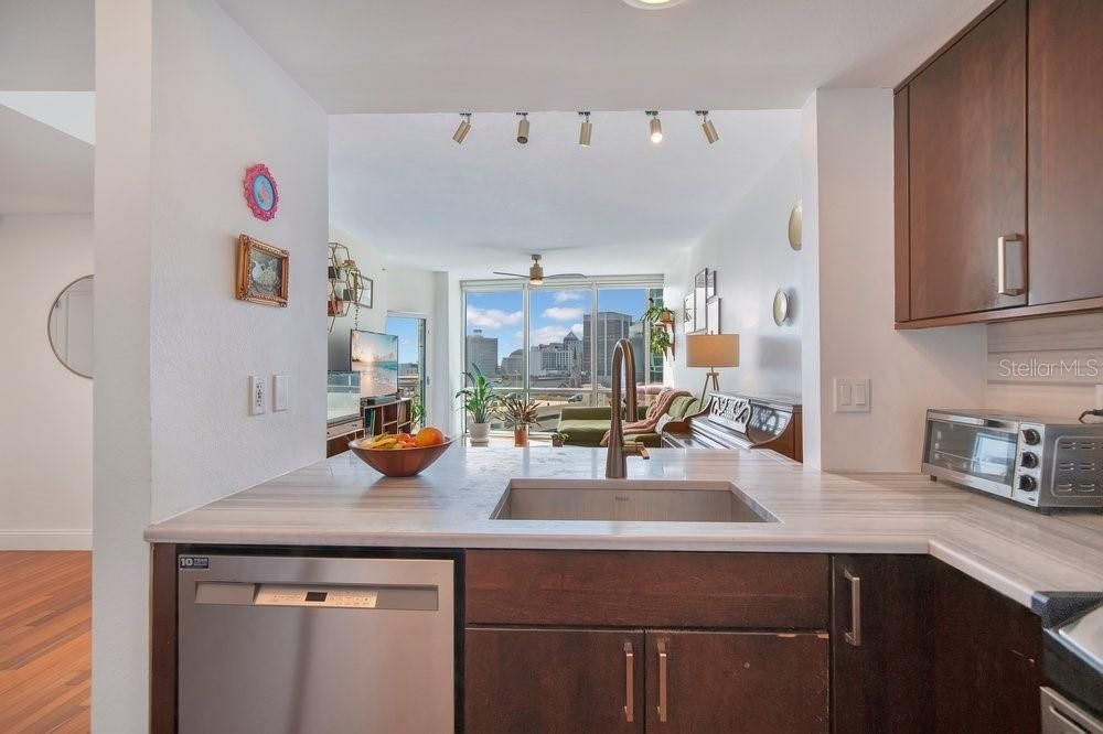 En Venta: $425,000 (2 camas, 2 baños, 1150 Pies cuadrados)