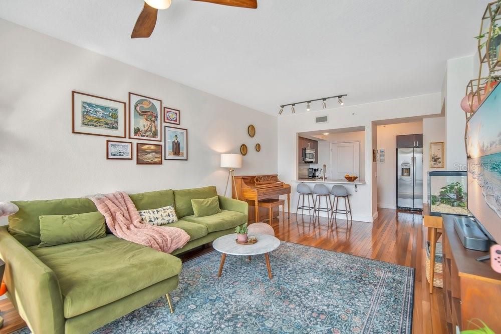 En Venta: $425,000 (2 camas, 2 baños, 1150 Pies cuadrados)