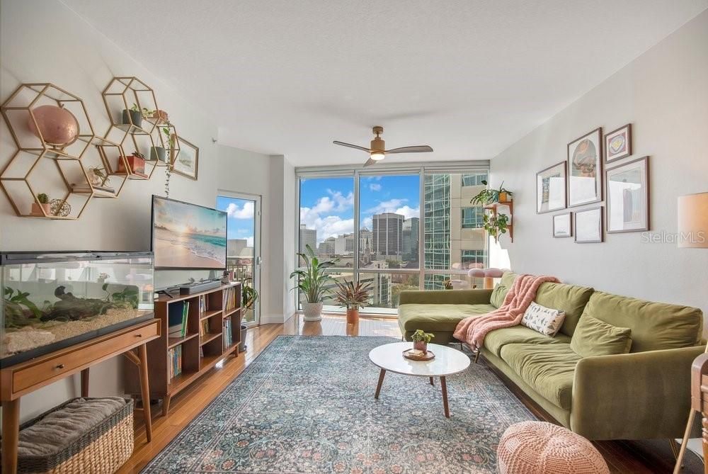 En Venta: $425,000 (2 camas, 2 baños, 1150 Pies cuadrados)