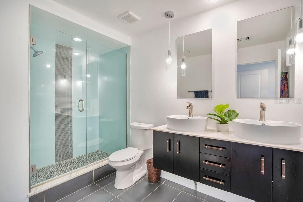 En Venta: $425,000 (2 camas, 2 baños, 1150 Pies cuadrados)