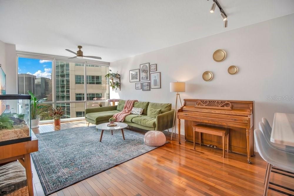 En Venta: $425,000 (2 camas, 2 baños, 1150 Pies cuadrados)