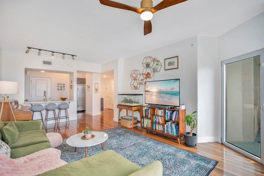 En Venta: $425,000 (2 camas, 2 baños, 1150 Pies cuadrados)