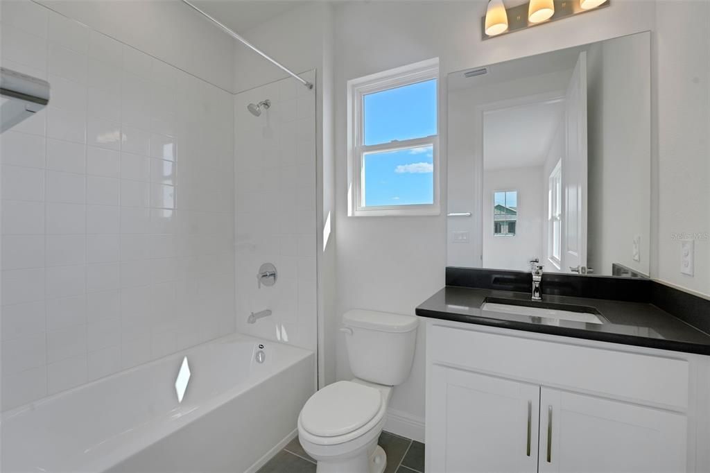 Activo con contrato: $614,990 (4 camas, 4 baños, 3099 Pies cuadrados)