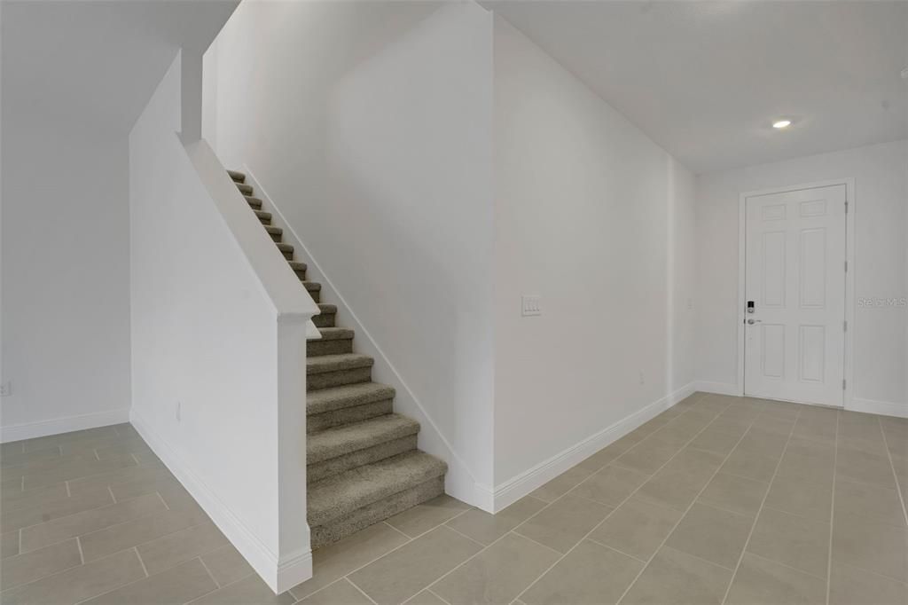 Activo con contrato: $614,990 (4 camas, 4 baños, 3099 Pies cuadrados)