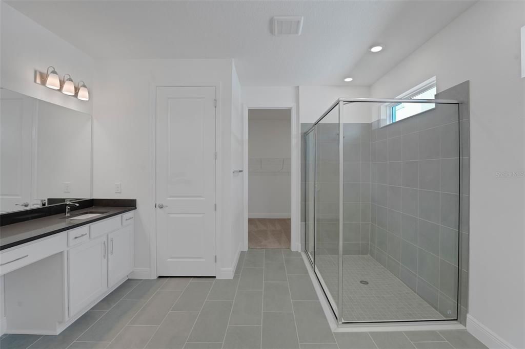Activo con contrato: $614,990 (4 camas, 4 baños, 3099 Pies cuadrados)