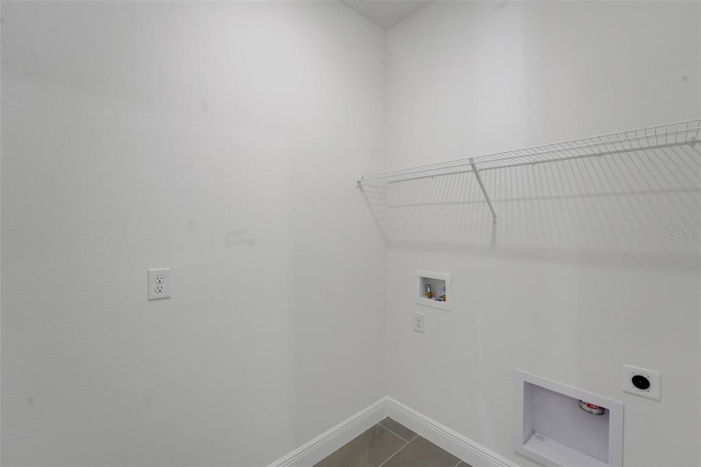 Activo con contrato: $614,990 (4 camas, 4 baños, 3099 Pies cuadrados)