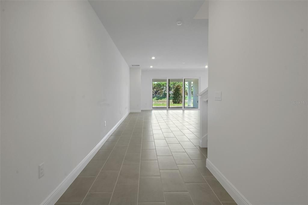 Activo con contrato: $614,990 (4 camas, 4 baños, 3099 Pies cuadrados)