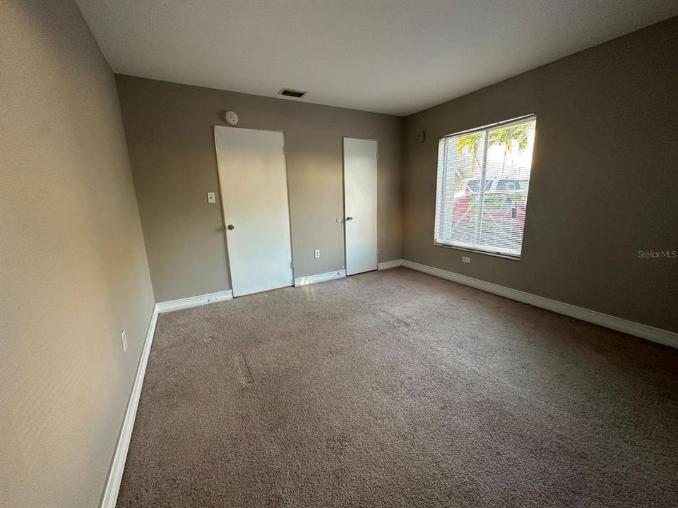 Active With Contract: $950 (1 beds, 1 baths, 650 Square Feet)