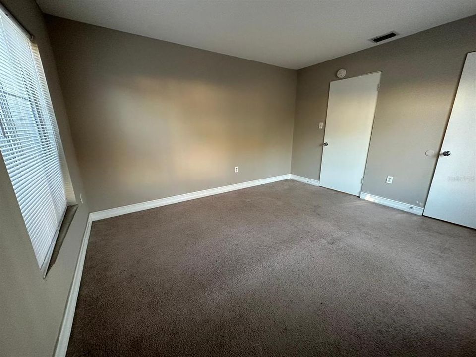 Active With Contract: $950 (1 beds, 1 baths, 650 Square Feet)
