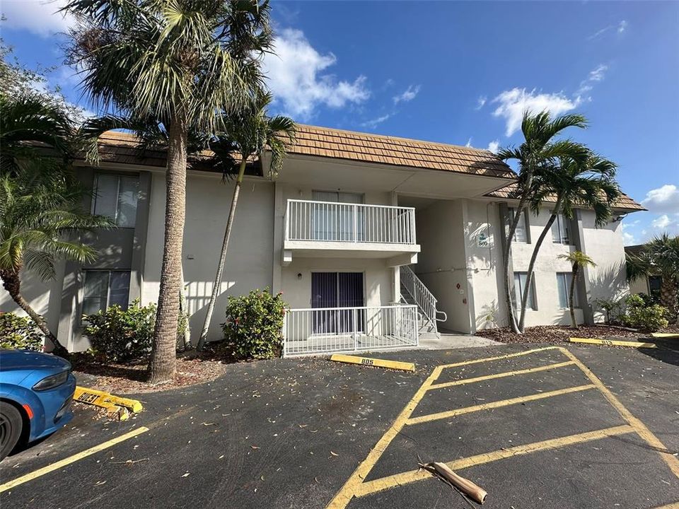 Active With Contract: $950 (1 beds, 1 baths, 650 Square Feet)