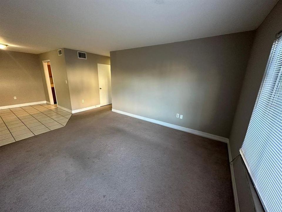 Active With Contract: $950 (1 beds, 1 baths, 650 Square Feet)