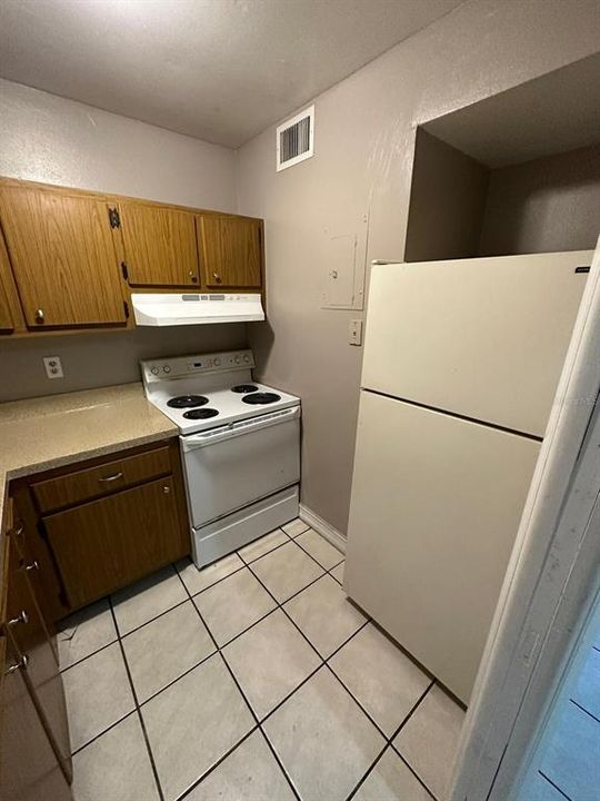 Active With Contract: $950 (1 beds, 1 baths, 650 Square Feet)