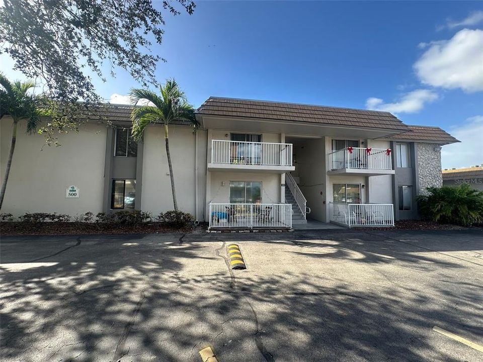 Active With Contract: $950 (1 beds, 1 baths, 650 Square Feet)