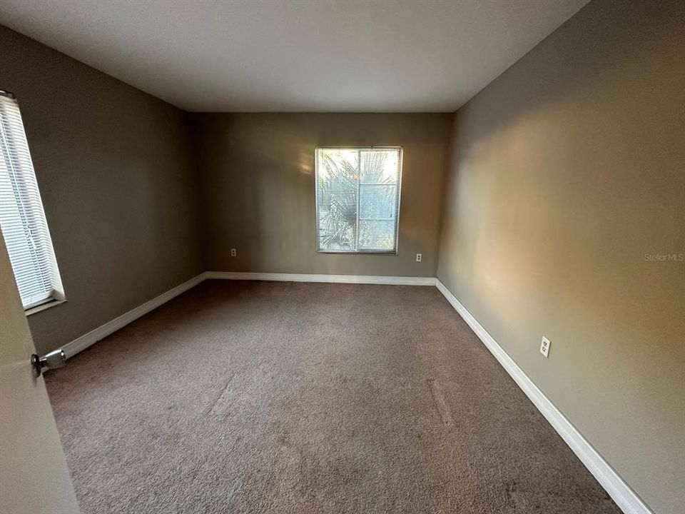 Active With Contract: $950 (1 beds, 1 baths, 650 Square Feet)