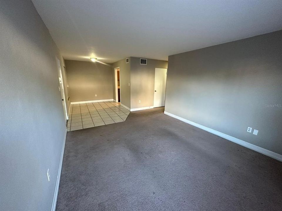 Active With Contract: $950 (1 beds, 1 baths, 650 Square Feet)