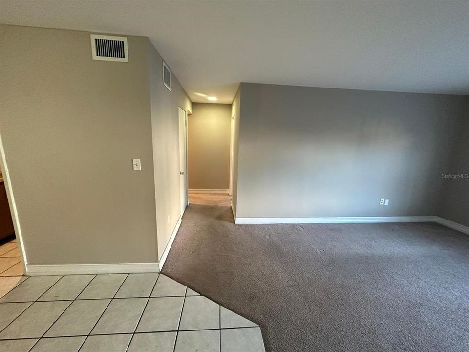 Active With Contract: $950 (1 beds, 1 baths, 650 Square Feet)