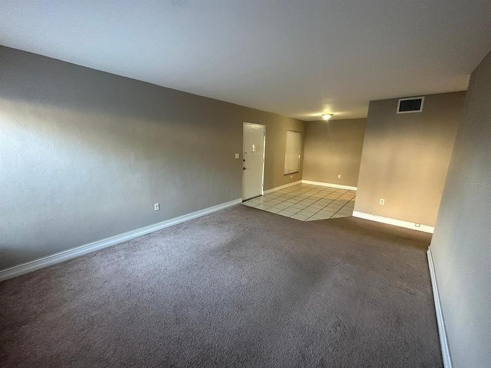Active With Contract: $950 (1 beds, 1 baths, 650 Square Feet)