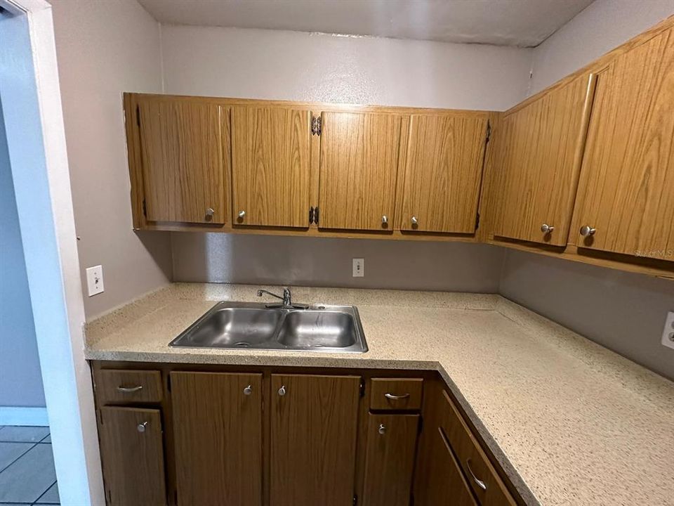 Active With Contract: $950 (1 beds, 1 baths, 650 Square Feet)