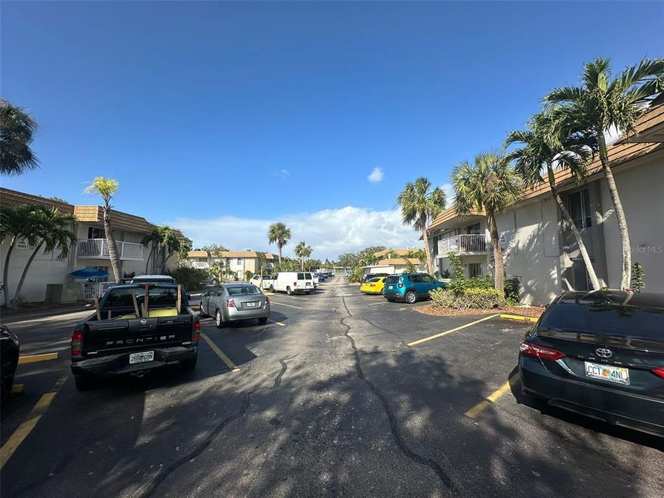 Active With Contract: $950 (1 beds, 1 baths, 650 Square Feet)